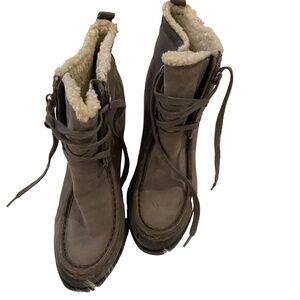 Sam Edelman Lace-up Platform Boots. Gray/Brown. Sz 8